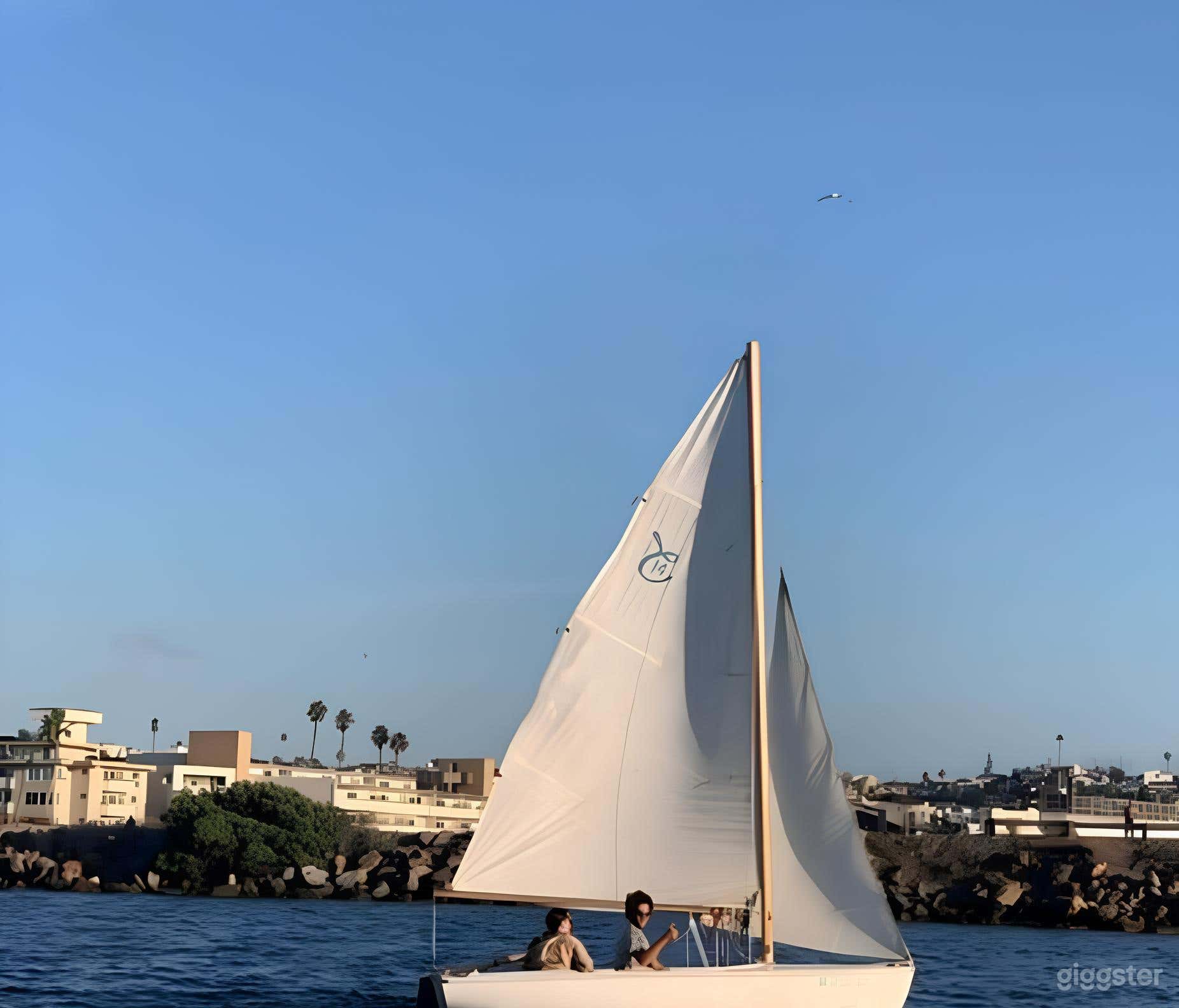 Small Comfortable Easy Sailing Boat Photo 4