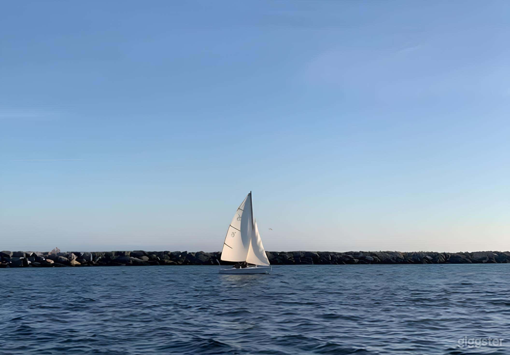 Small Comfortable Easy Sailing Boat Photo 3