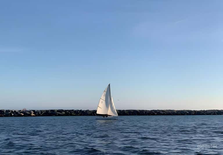  Small Comfortable Easy Sailing Boat 