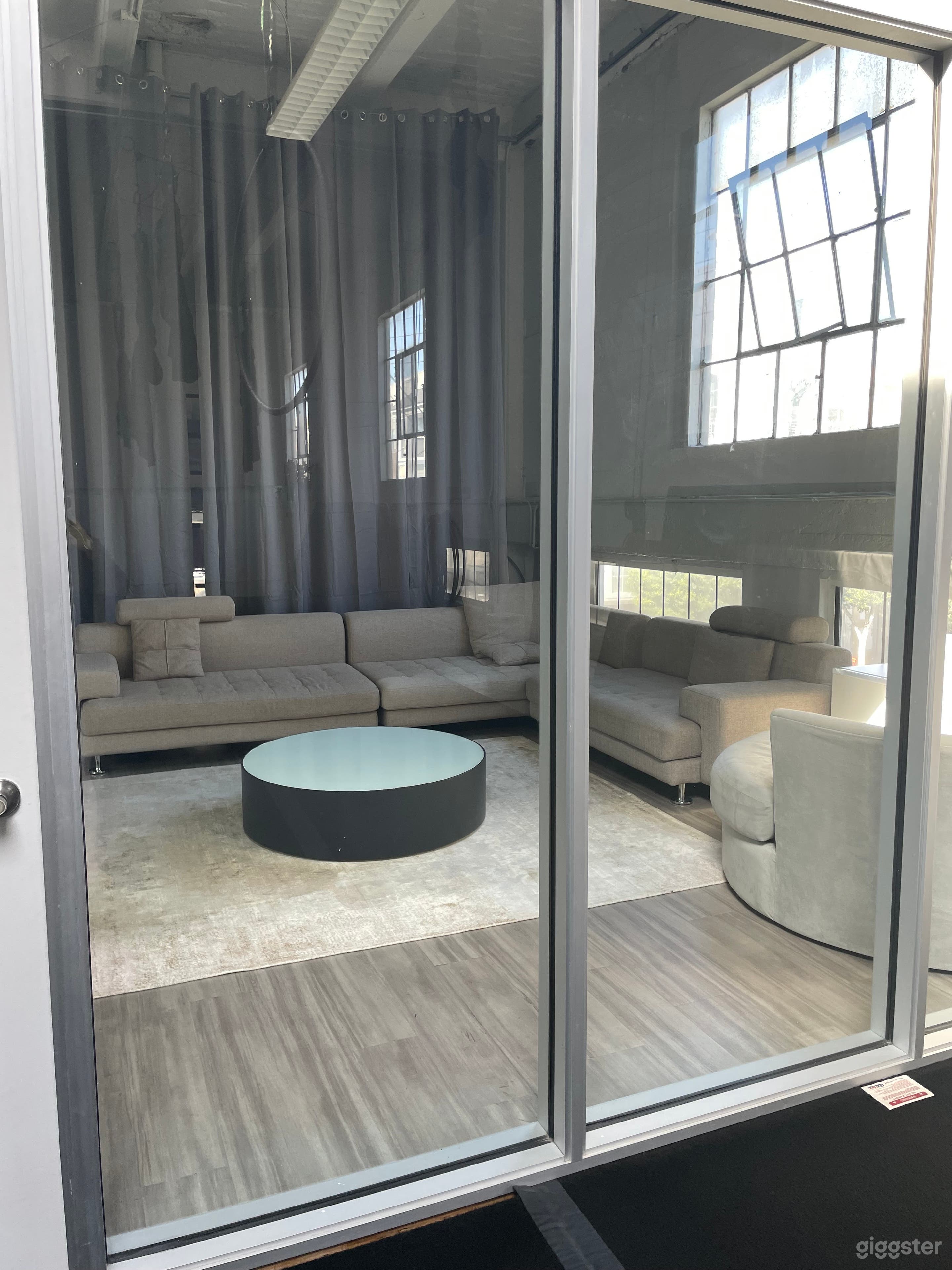 Charming Clubhouse in Pole Dance Studio Photo 1