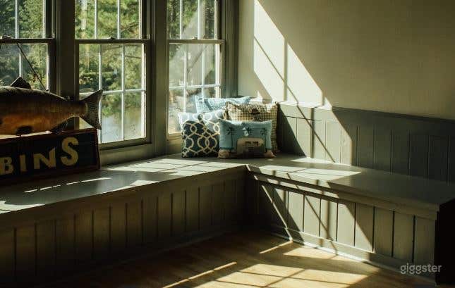 Modern Main Dining Area and Event Venue Photo 3