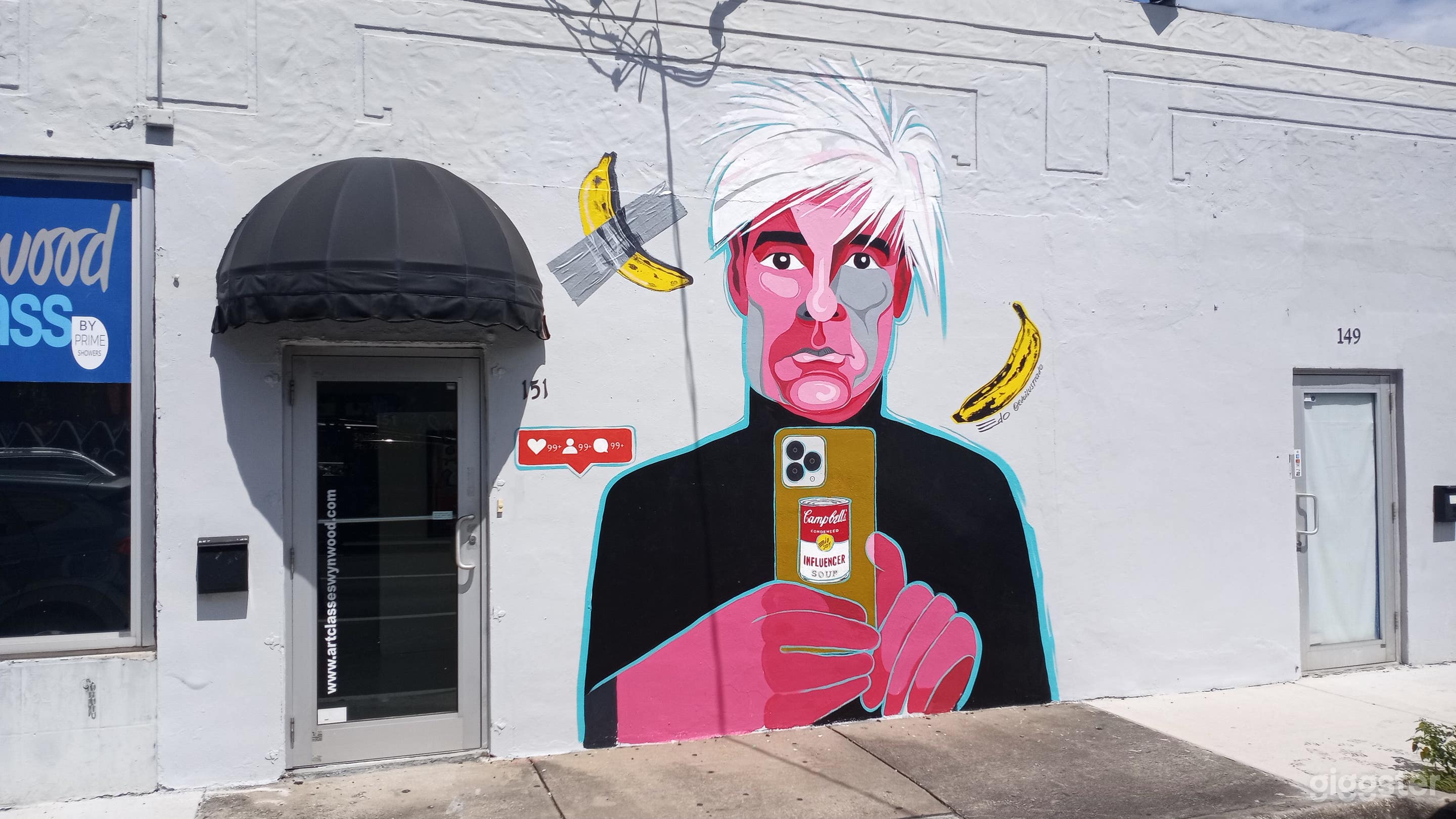 Miart Space outside facade. Warhol mural by Edo Ilustrado