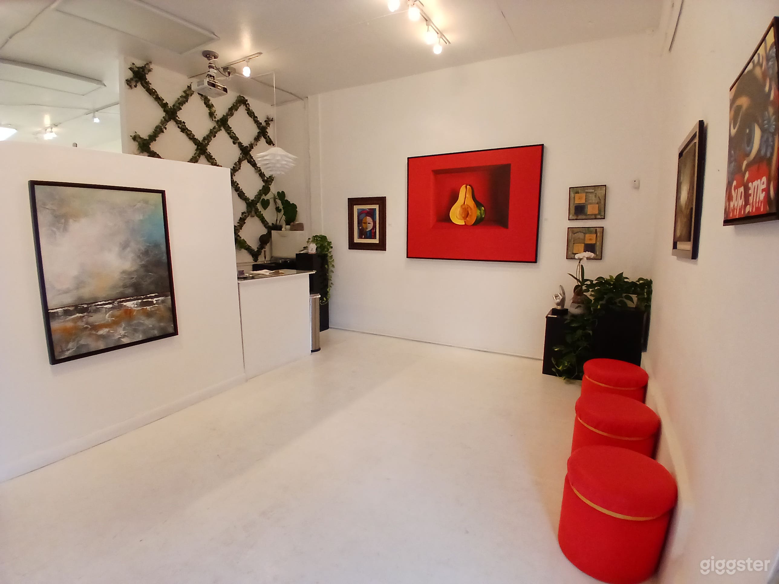 lounge area. Furniture is optional 