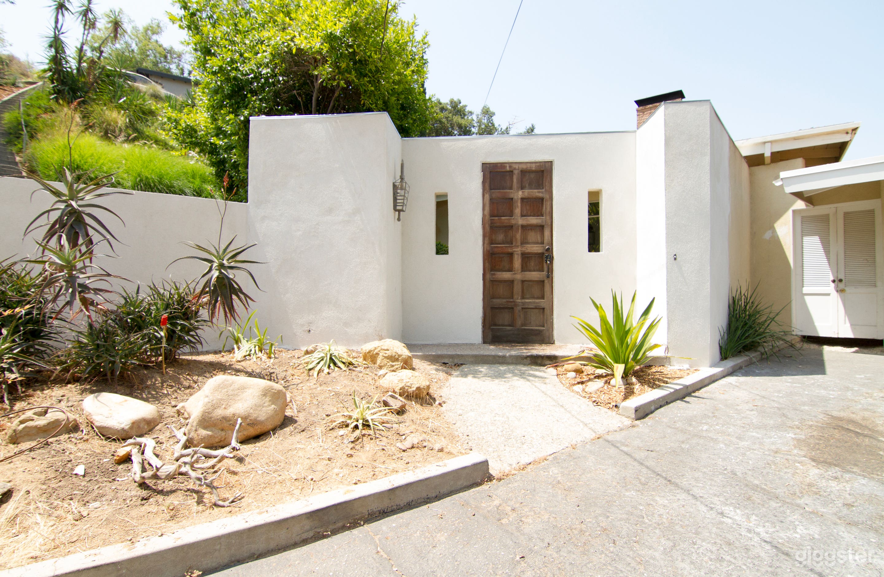 Modernist Home set in a grand hillside garden Photo 1