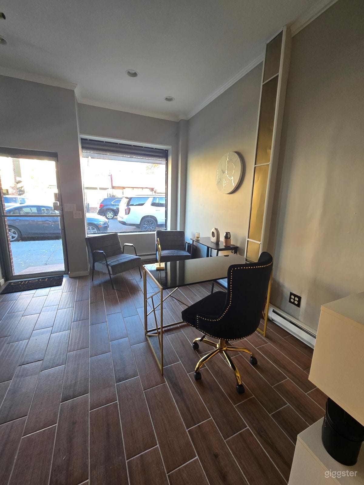 Modern Office & Flex Space Photo 2