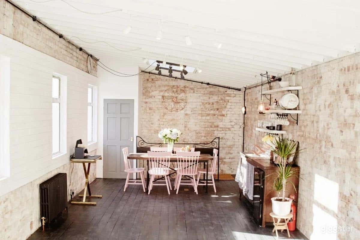 Bright and Aesthetic Studio in London Photo 2