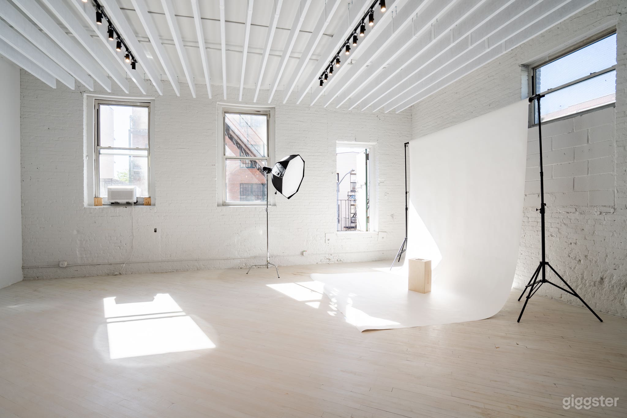 Stunning Bright Photography &amp; Event Space Photo 2