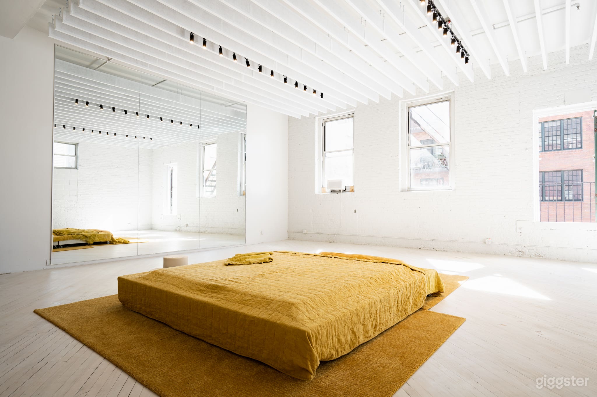 Stunning Bright Photography &amp; Event Space Photo 3