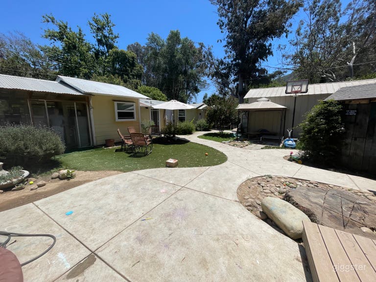  Simple American house in the countryside 