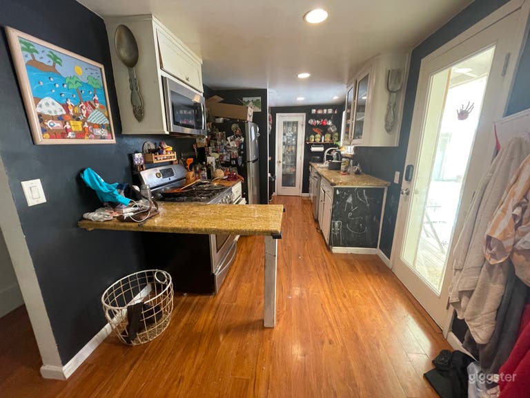  Simple American house in the countryside 