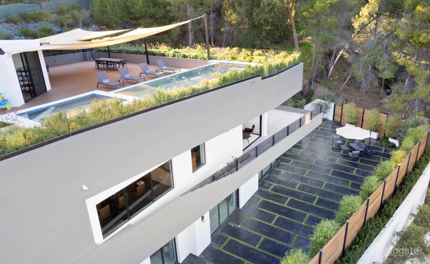 Modern Rooftop Pool Photo 3