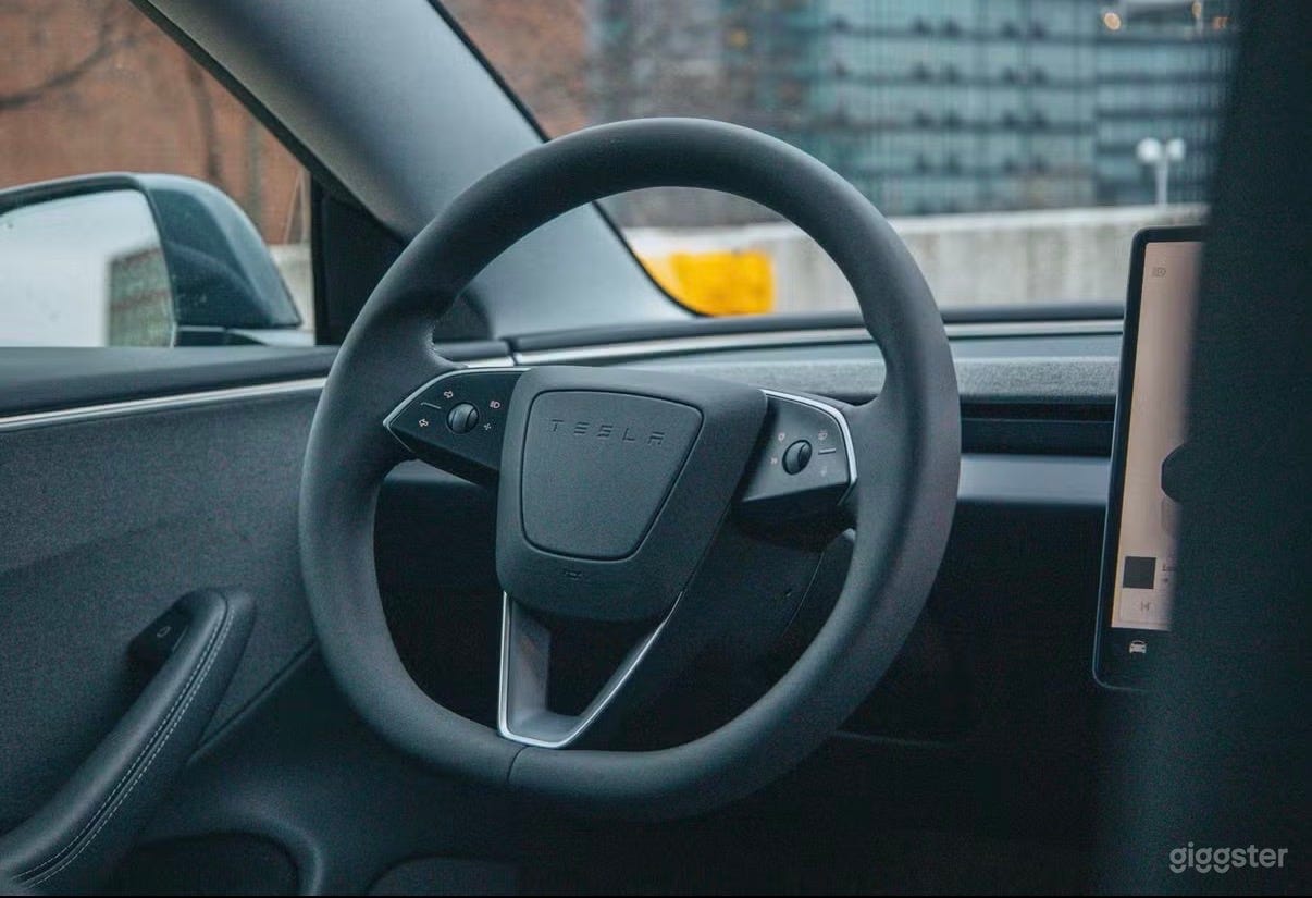 2025 Tesla Model 3 – Futuristic grey EV Photo 4