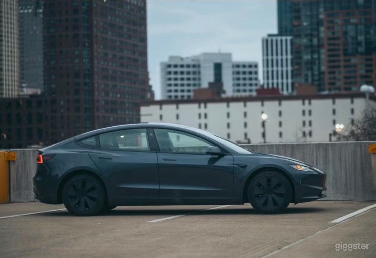 2025 Tesla Model 3 – Futuristic grey EV Photo 2