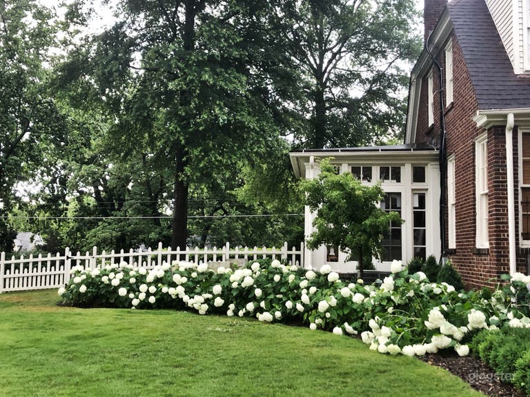  Mature, gracious landscape 