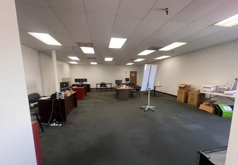  Oficina de Almacén para Producciones 