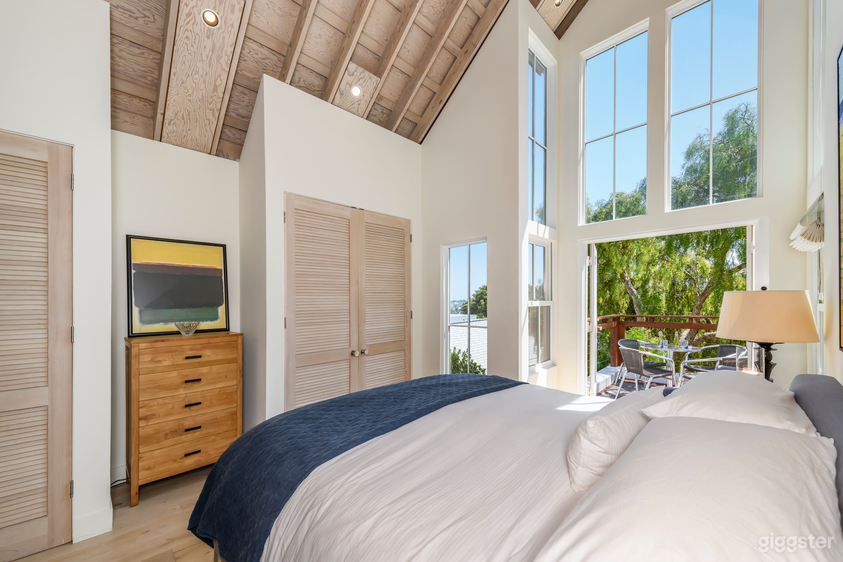 Architectural Luxury w/ Views, Walkable & Central Photo 3