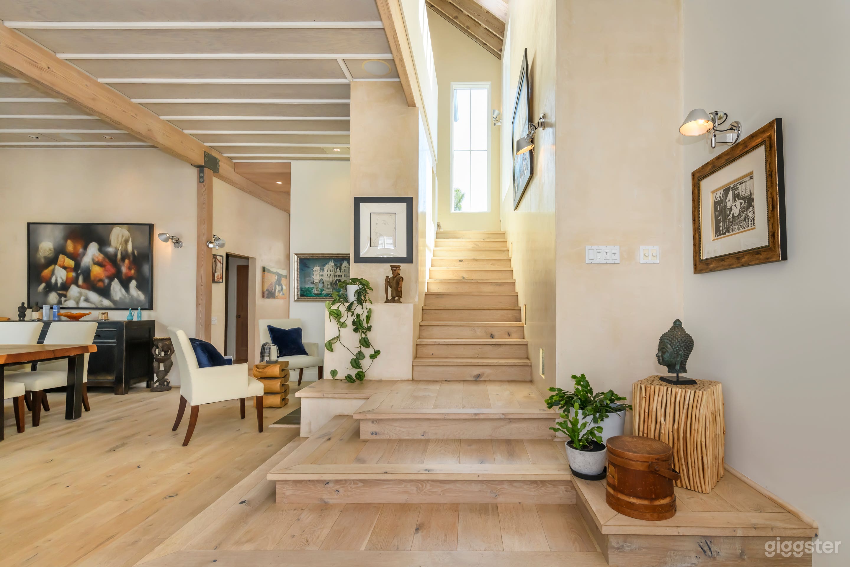 Architectural Luxury w/ Views, Walkable & Central Photo 2