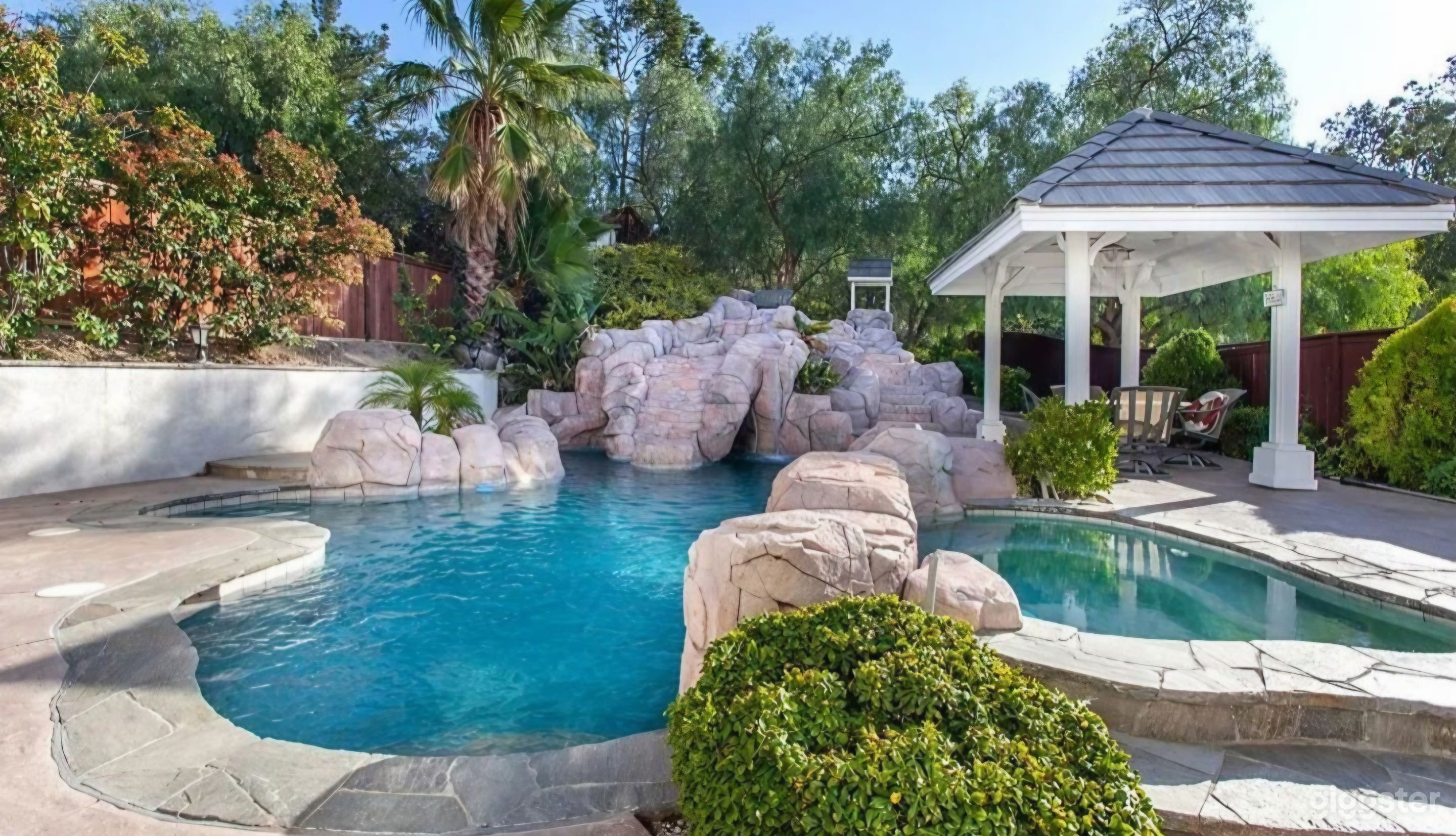 Beautiful Private Pool Waterfalls &amp; LED Lighting Photo 2