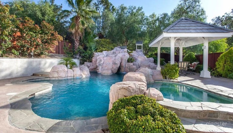  Beautiful Private Pool Waterfalls & LED Lighting 