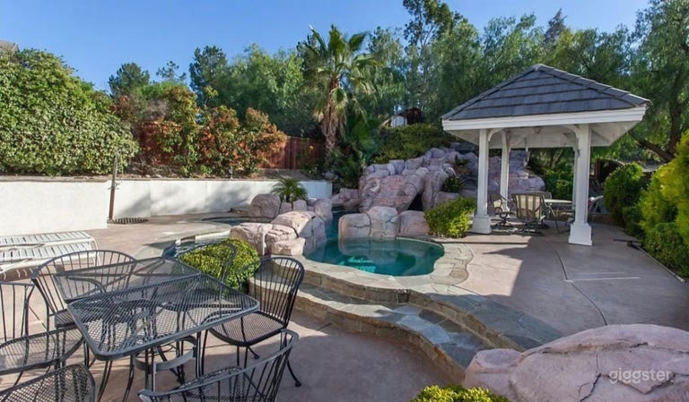  Beautiful Private Pool Waterfalls & LED Lighting 