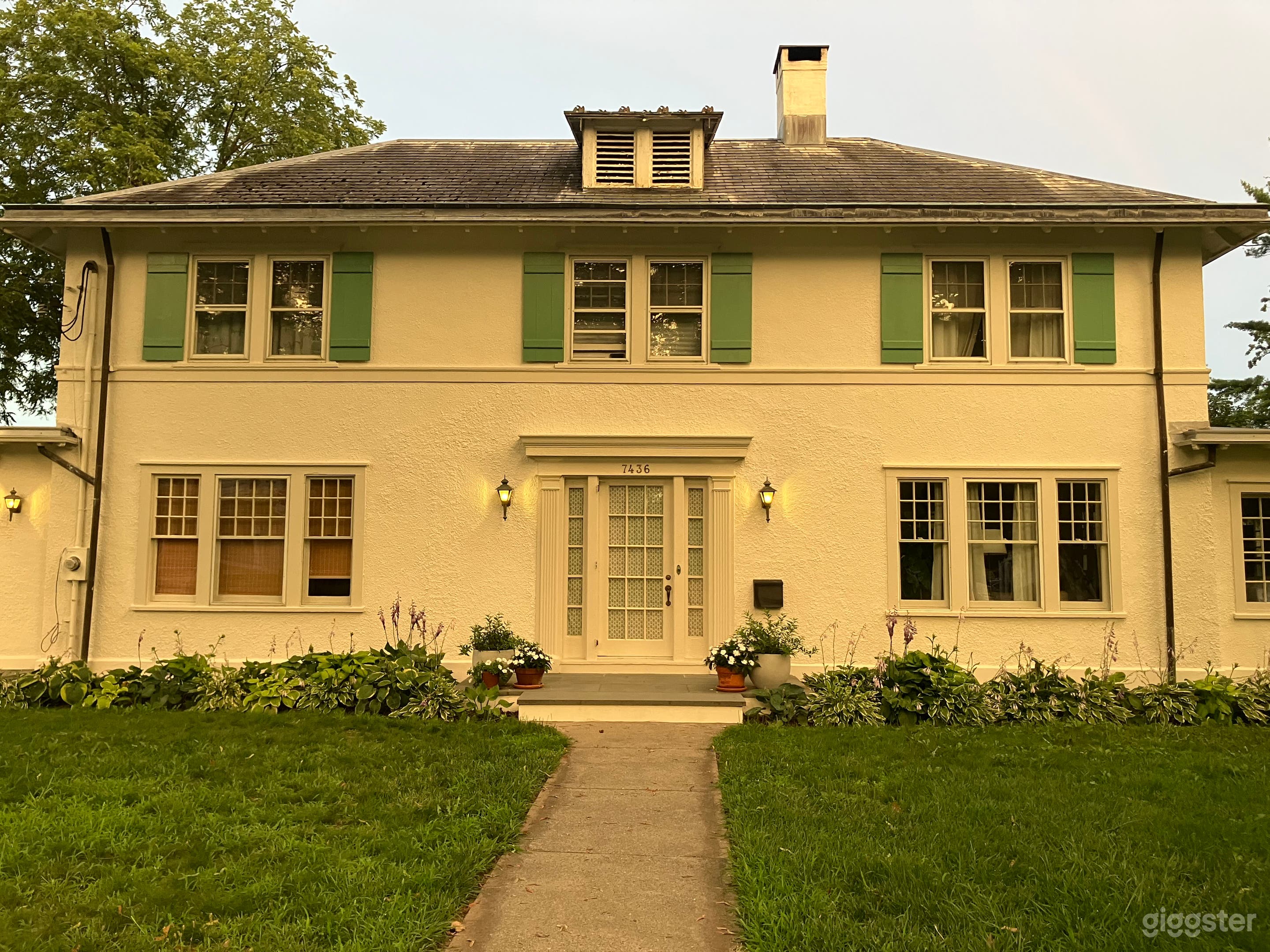 1890 Georgian Stucco Home in Hudson Valley Photo 2