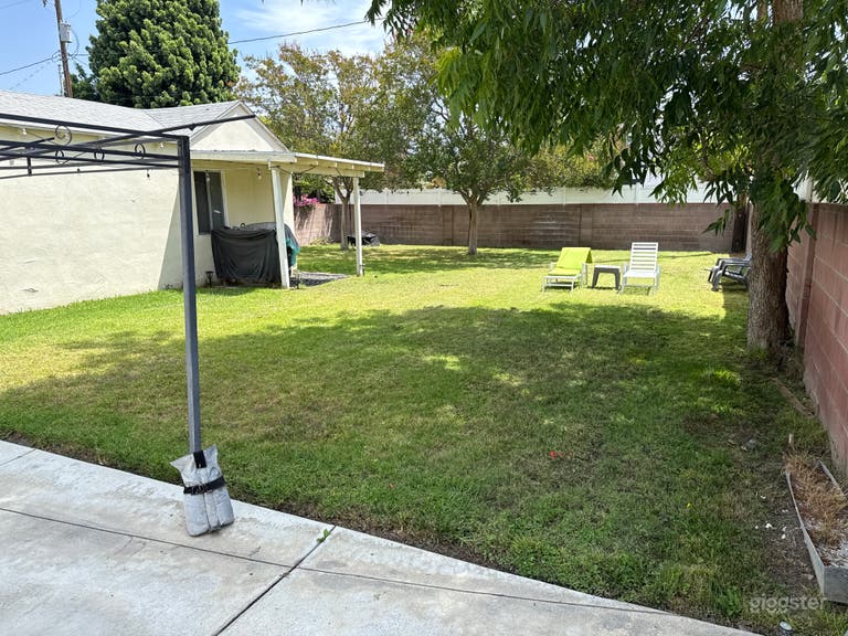  Large Grassy Yard, 1 empty bedroom 
