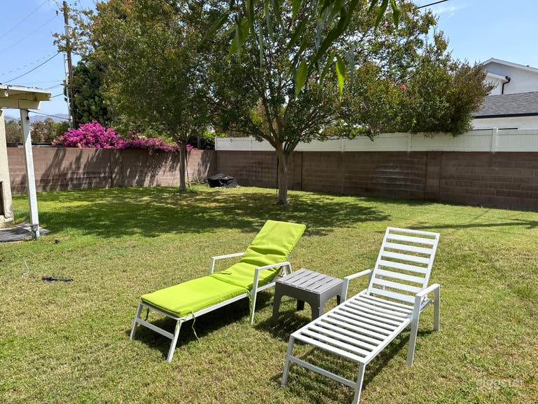  Large Grassy Yard, 1 empty bedroom 