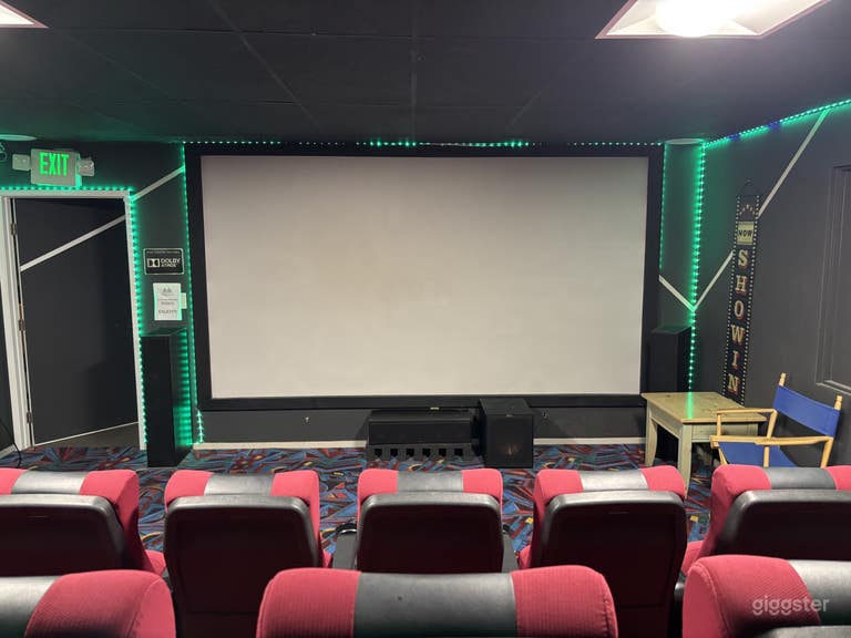  Salle de projection privée pour visionnage de films et présentations 
