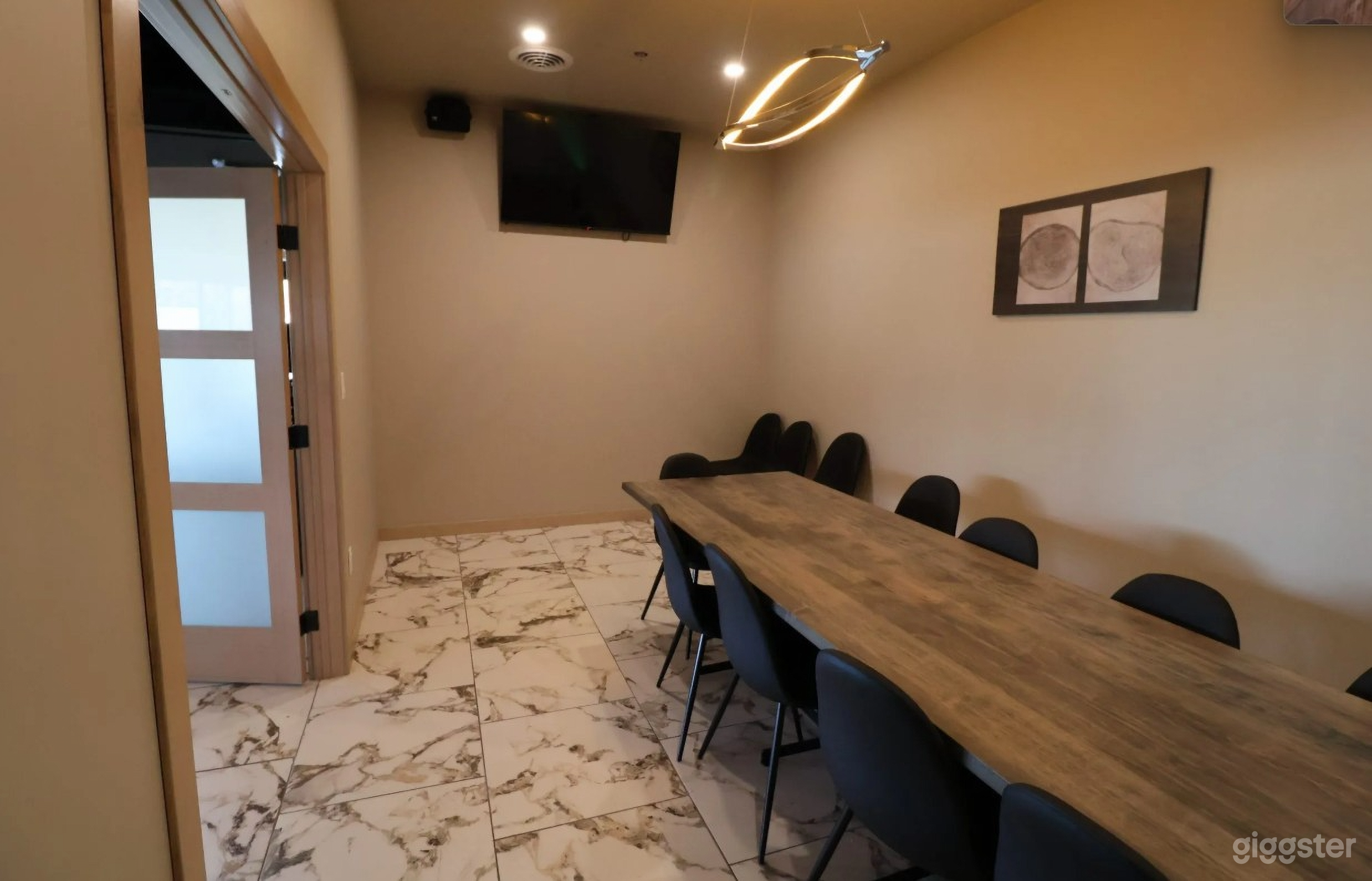 Elegant Classic Private Dining Room Photo 4