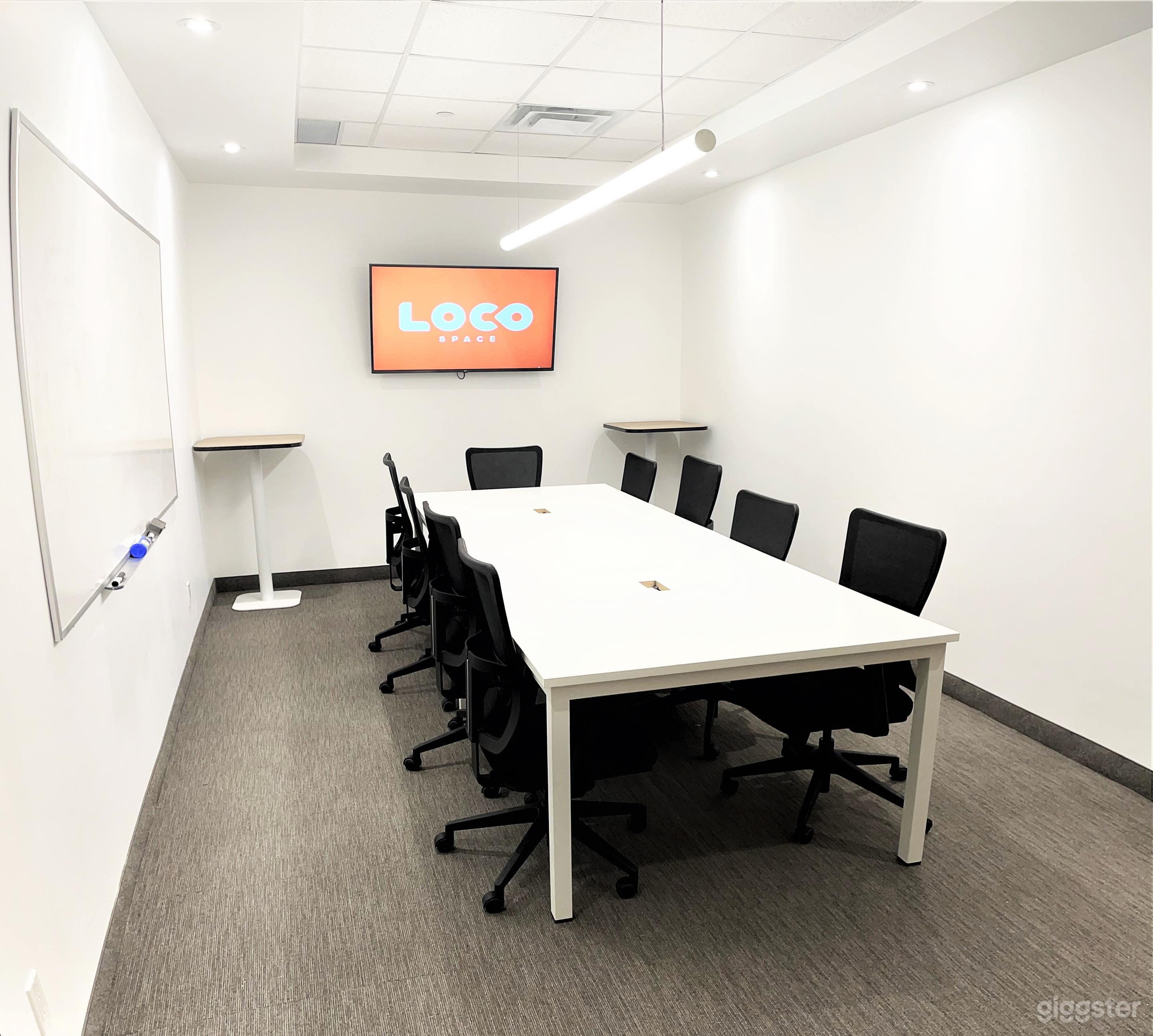 Modern Meeting Room by Wellesley TTC Station Photo 1