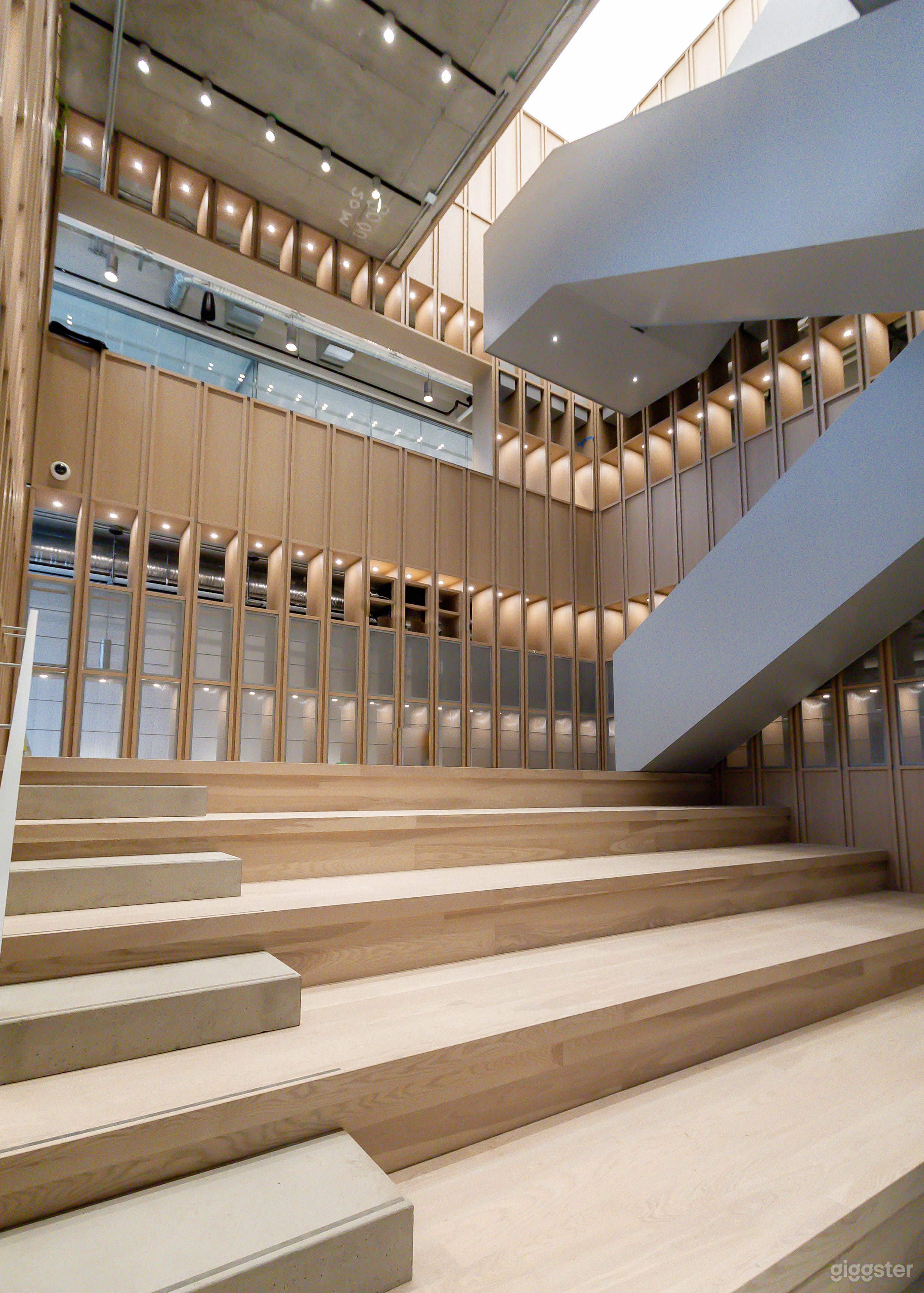 Forum space, ideal for conferences, panels talks, gatherings, fashion shows etc. Limitless options!