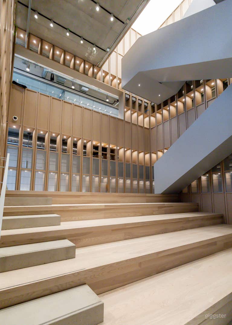  Forum space, ideal for conferences, panels talks, gatherings, fashion shows etc. Limitless options! 