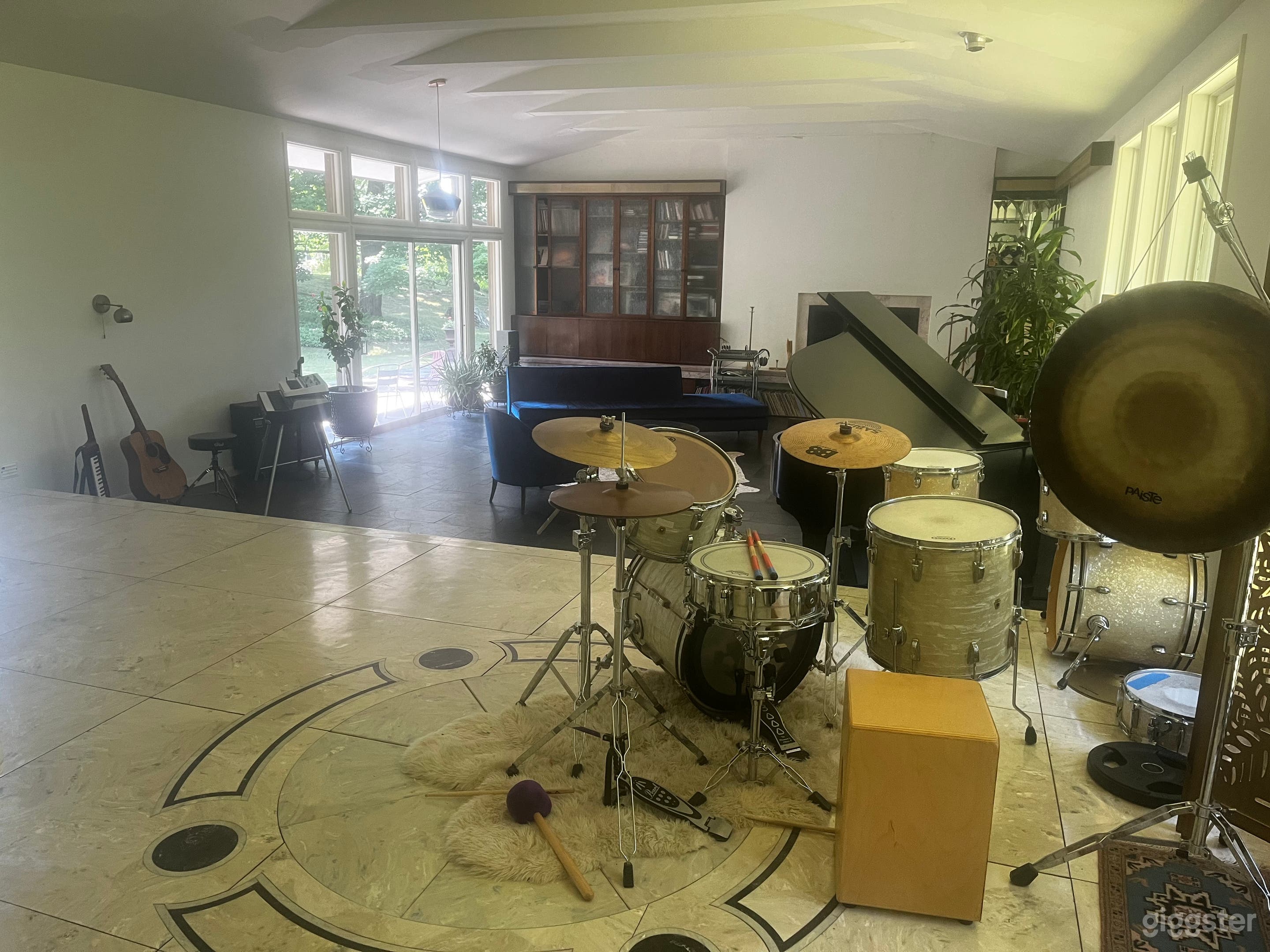 Mid-century haven  Photo 1