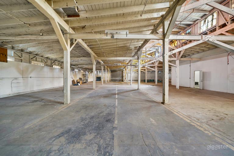  INDUSTRIAL WAREHOUSE WITH UNIQUE ART 