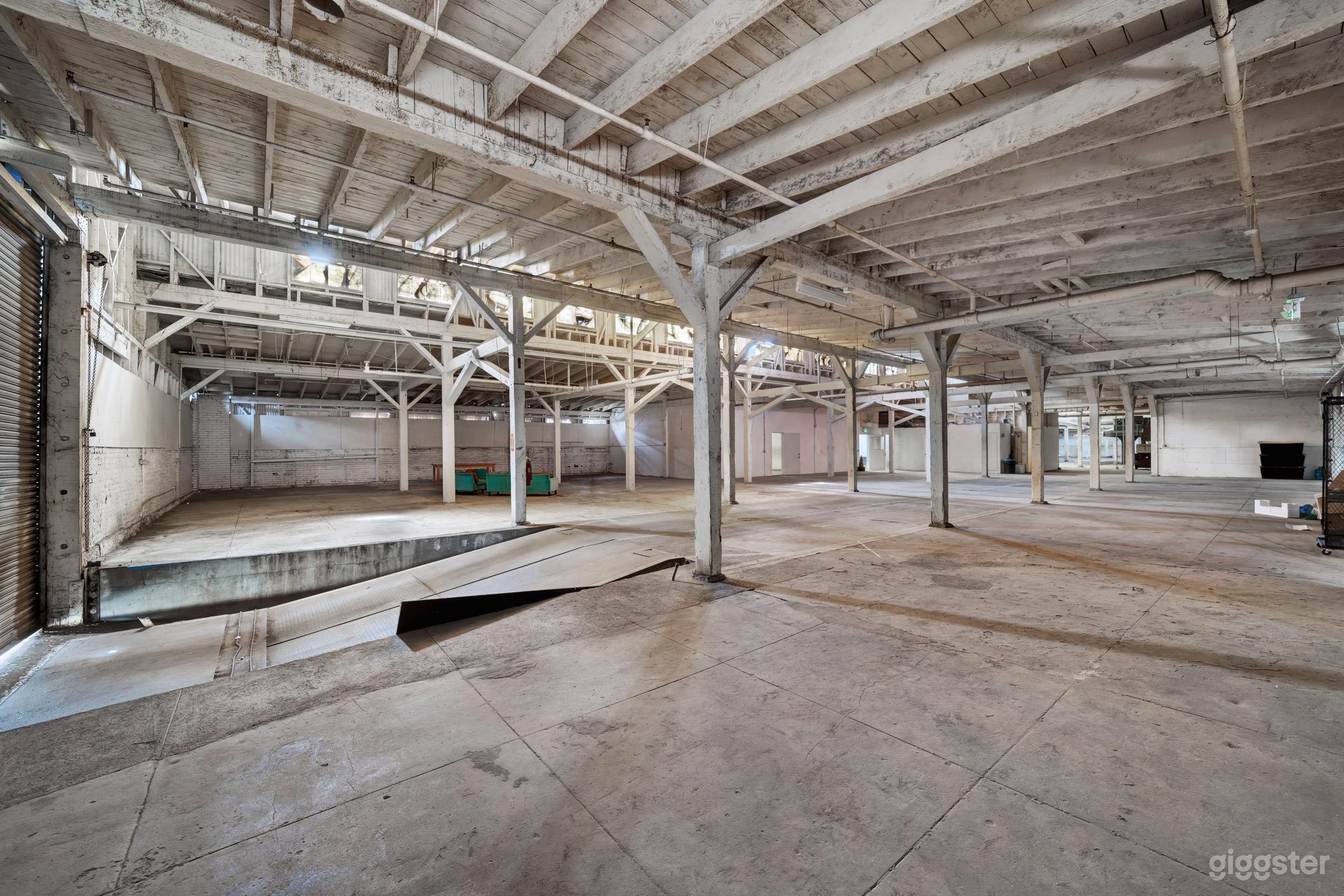 INDUSTRIAL WAREHOUSE WITH UNIQUE ART Photo 3