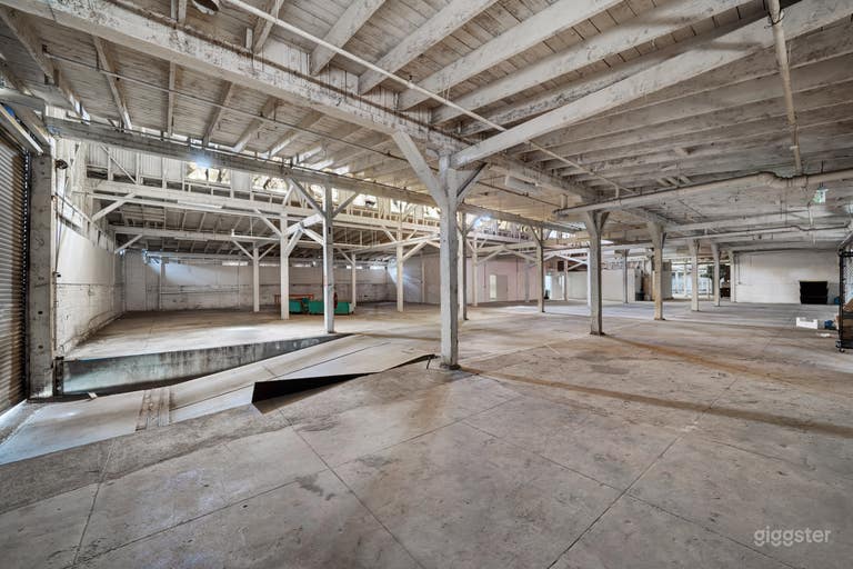  INDUSTRIAL WAREHOUSE WITH UNIQUE ART 