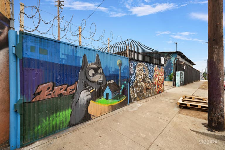  INDUSTRIAL WAREHOUSE WITH UNIQUE ART 