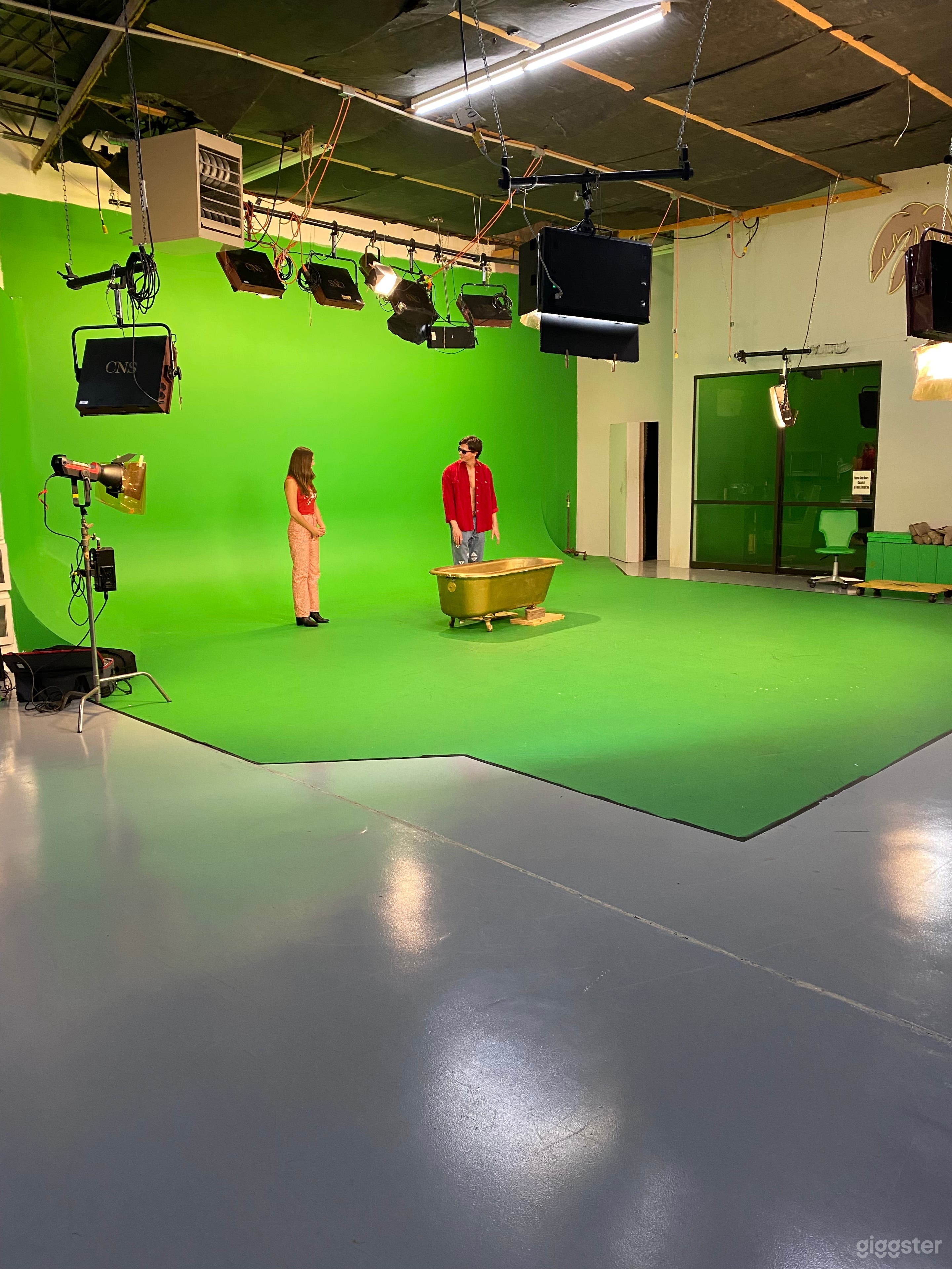Stage 1: green screen pre-lit hard CYC (30′ x 25′ x 16′ grid)
