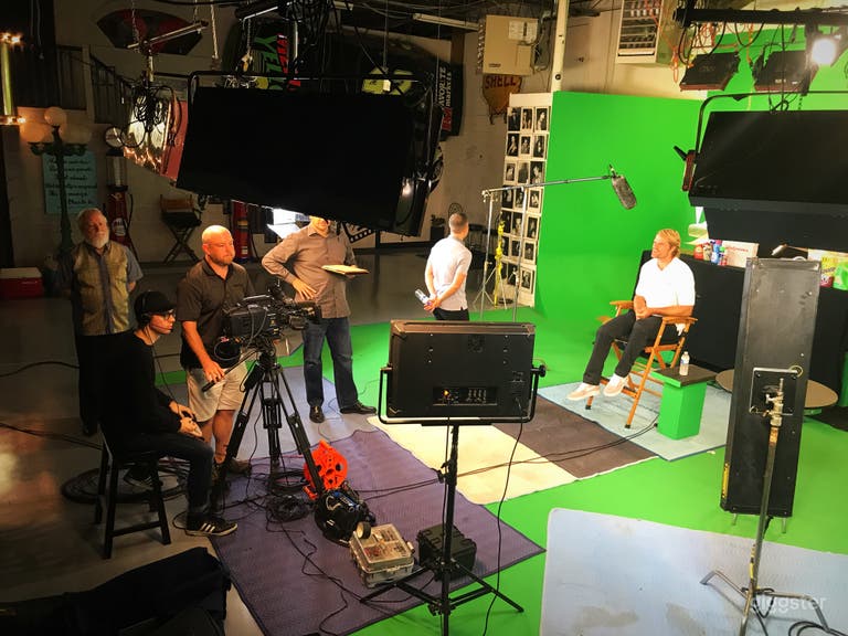  Stage 1: green screen pre-lit hard CYC (30′ x 25′ x 16′ grid)
 