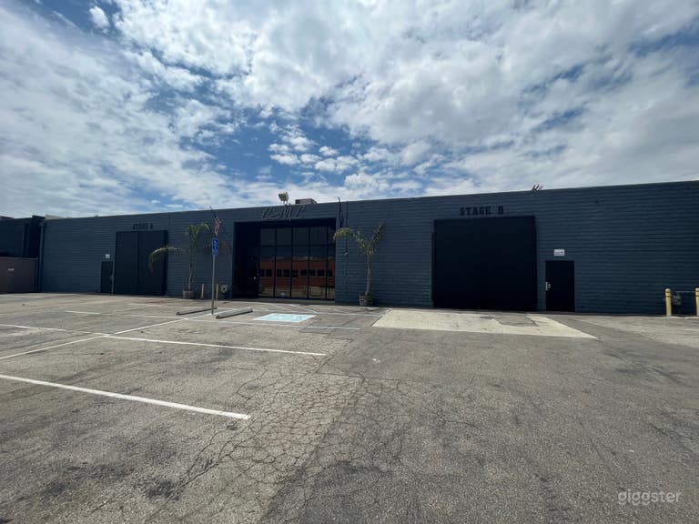  Large Parking Lot with Support Rooms 