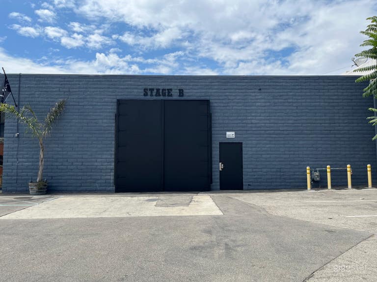  Large Parking Lot with Support Rooms 