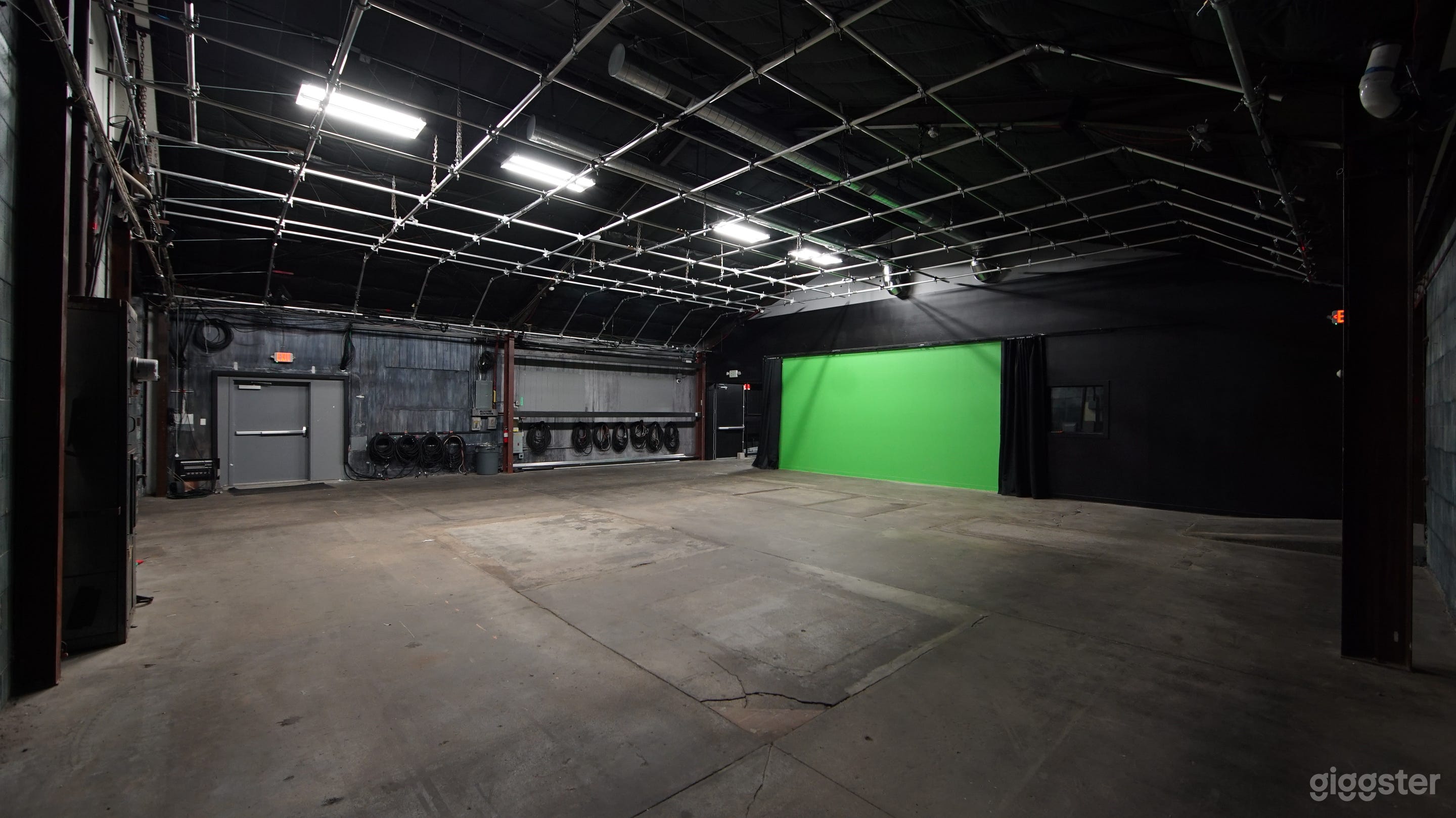 Full Service Studio in the Heart of Burbank Photo 1