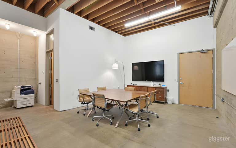  Creative SOMA Loft - Co-working Space 
