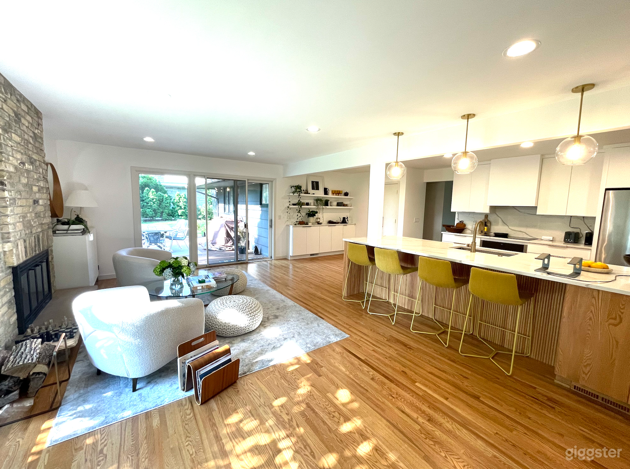 Kitchen &amp; Sitting Area