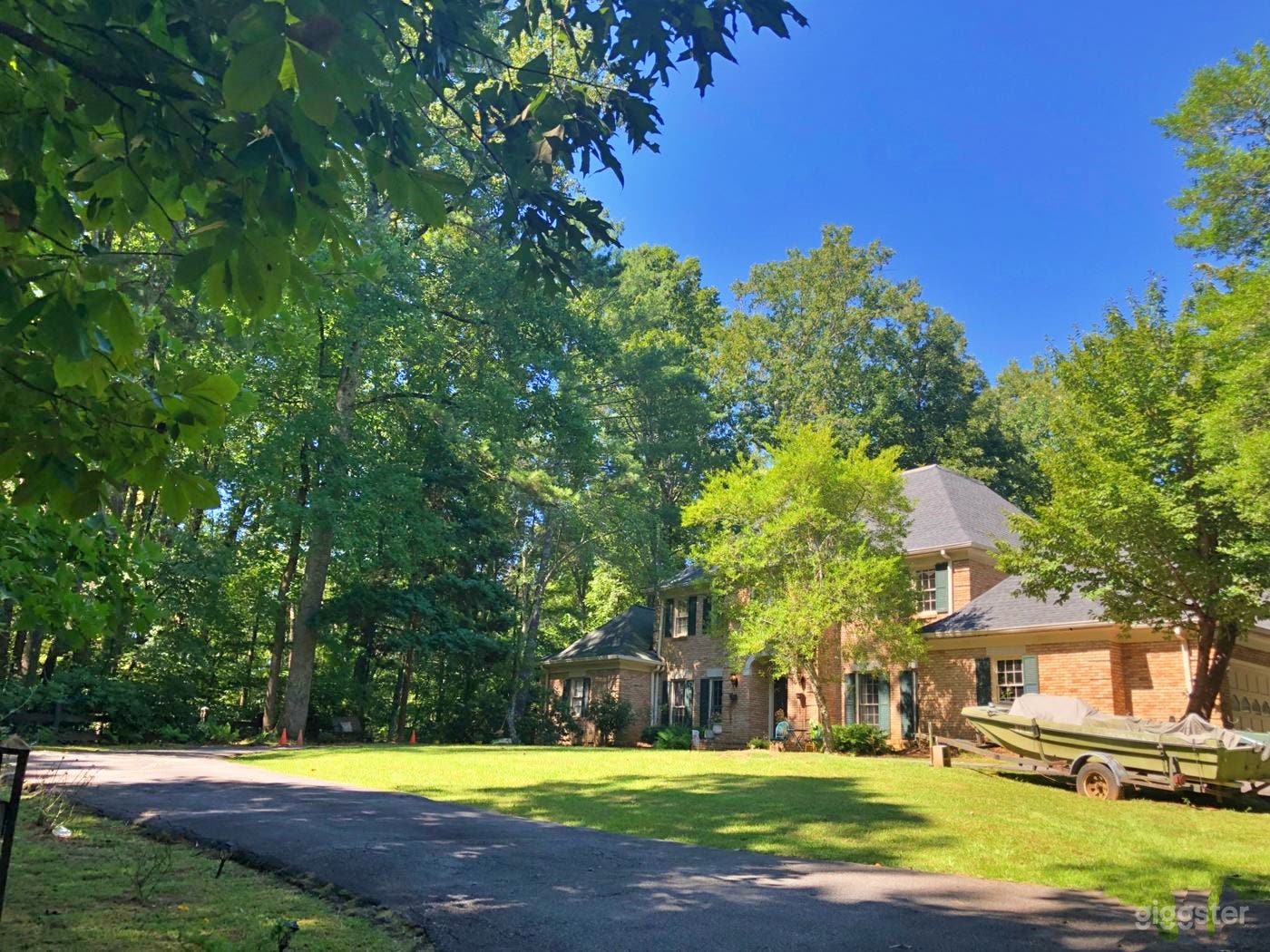 Crystal-clear Reflective Pool Photo 4