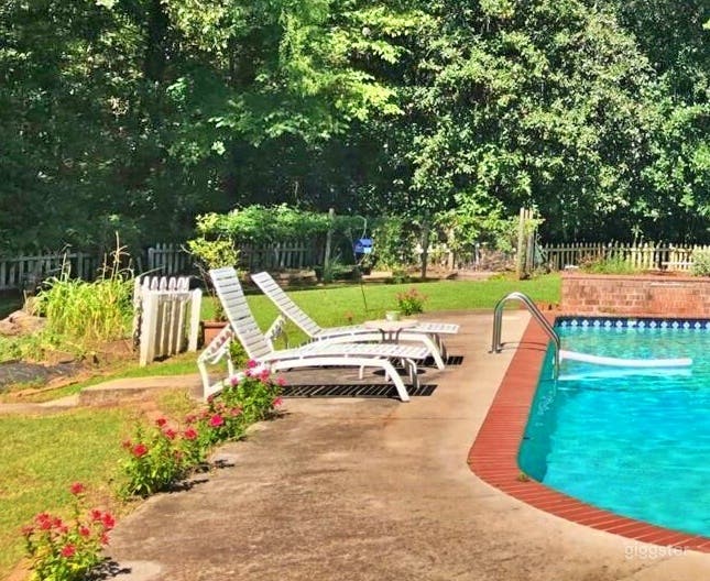 Crystal-clear Reflective Pool Photo 3