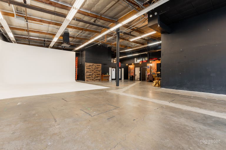  Film Studio w/ Cyclorama Wall, Brick Wall, & Props 