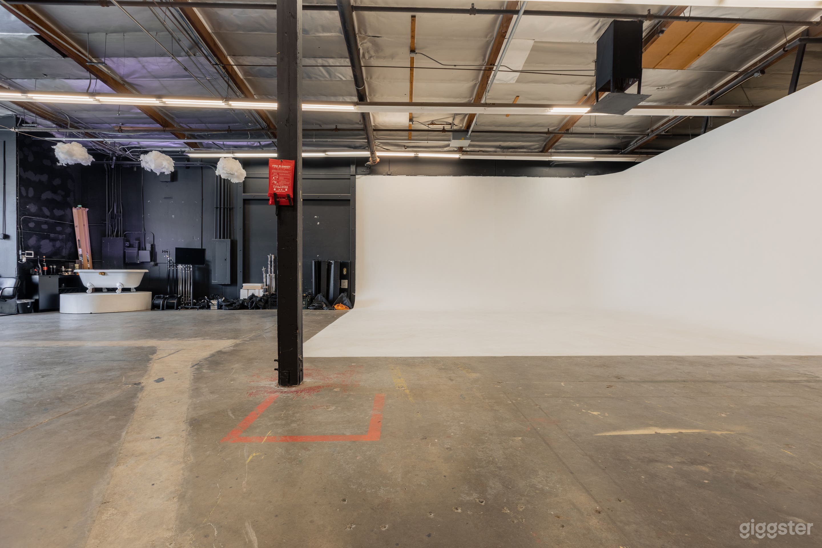 Film Studio w/ Cyclorama Wall, Brick Wall, &amp; Props Photo 3