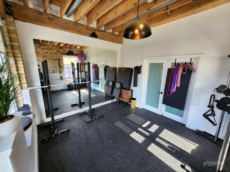  Fitness studio, mini gym and private workout space 