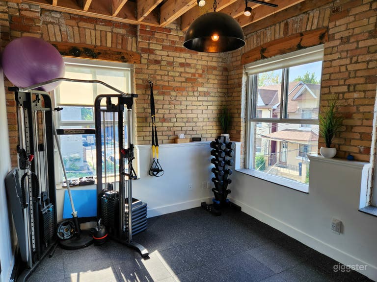  Fitness studio, mini gym and private workout space 